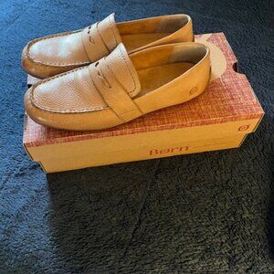 BORN Women's Melinda Penny Loafer, Natural, Women's size 6.5, New in Box